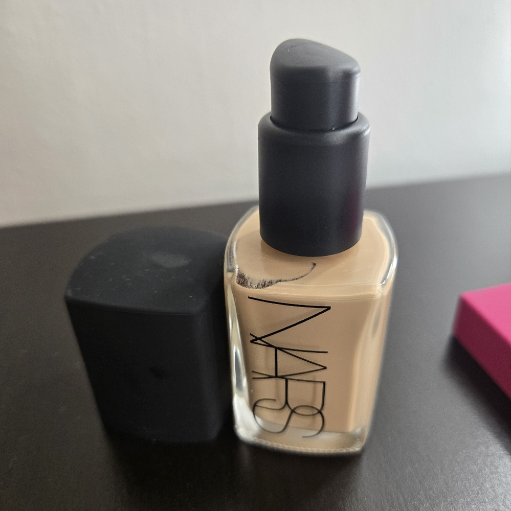 NARS Sheer Glow Foundation
